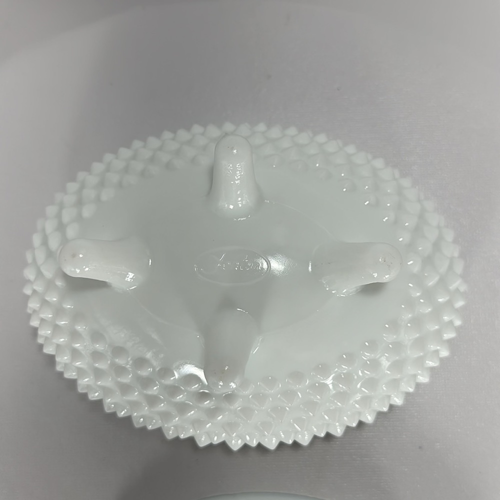 Vintage Fenton Hobnail - Milk glass Dish with Lid - Picture 14 of 17